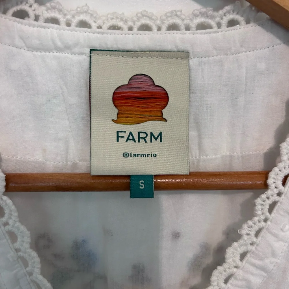 Farm Rio Embroidered White Boho Tunic Dress with Colorful Parrot Motifs small - Picture 2 of 7